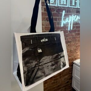 *B*i*r*k*i*n* “Print” Reusable Shopping Tote in Black